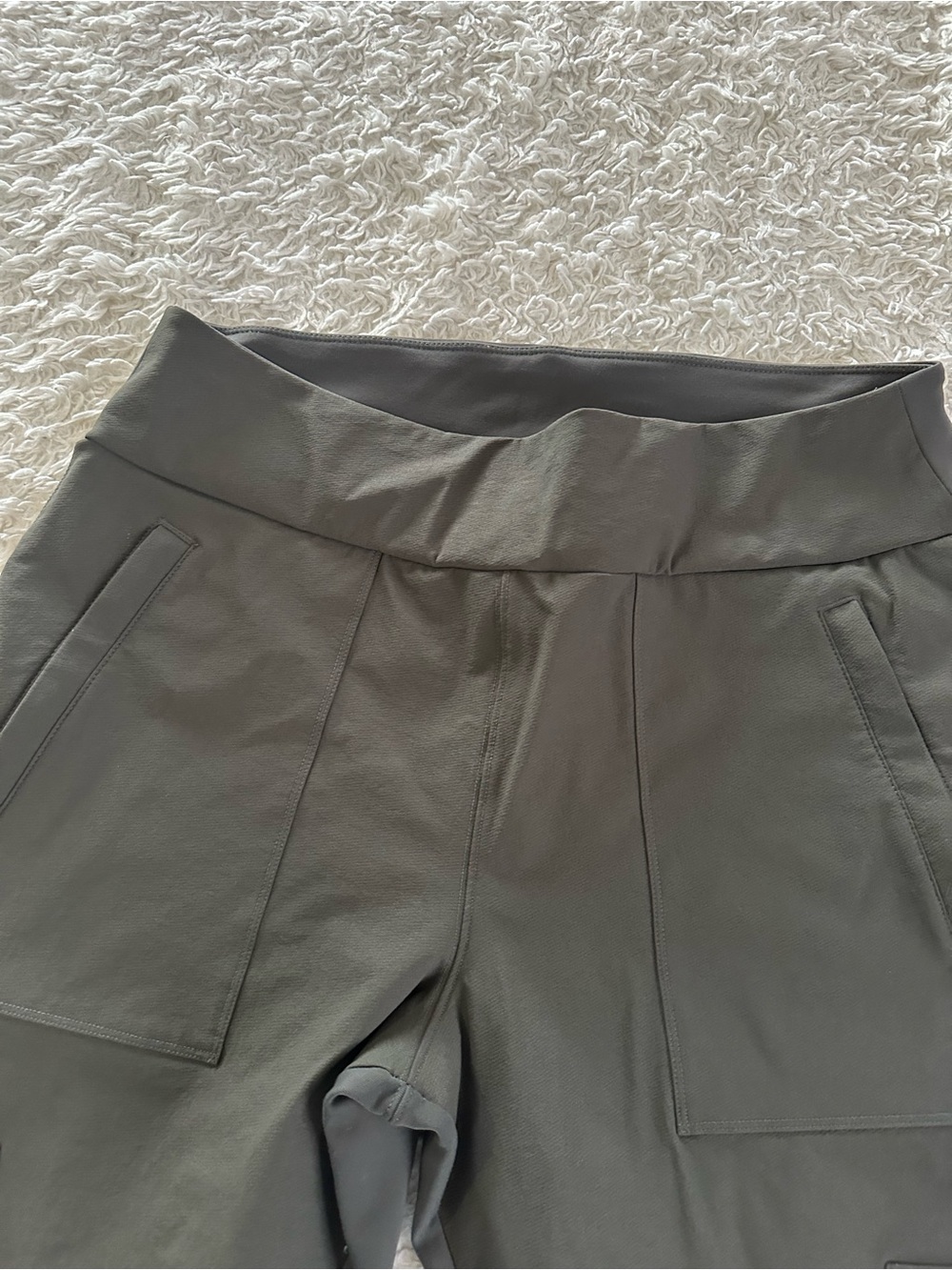 Athleta Headlands Hybrid Cargo Tight Shale Green #353474 Size 16 EUC - Picture 5 of 10